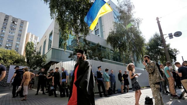 Скандал з "Інтером": в ЄС відреагували на підпал офісу каналу Скандал з "Інтером": в ЄС відреагували на підпал офісу каналу