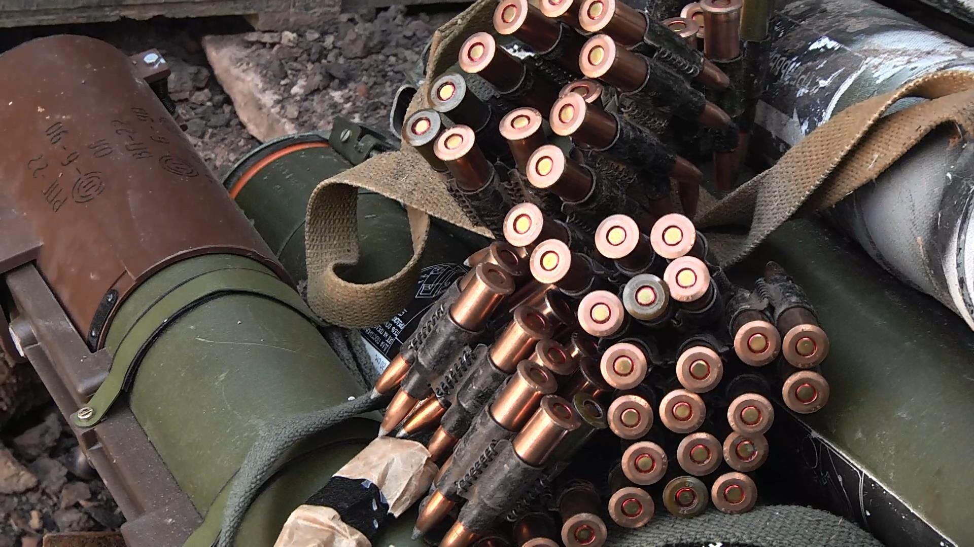 Терористи окопуються та переганяють техніку майже кожну ніч, – боєць Терористи окопуються та переганяють техніку майже кожну ніч, – боєць