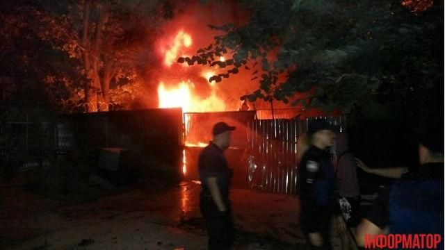 Гранати, газ, каміння і постраждалі – у Києві серйозні сутички біля скандальної забудови Гранати, газ, каміння і постраждалі – у Києві серйозні сутички біля скандальної забудови