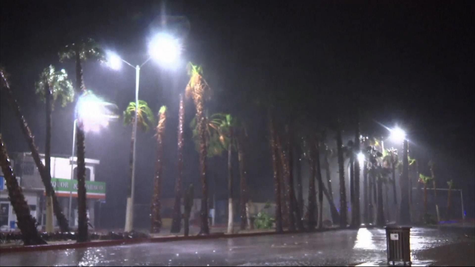 У Мексиці вирує ураган Ньютон У Мексиці вирує ураган Ньютон