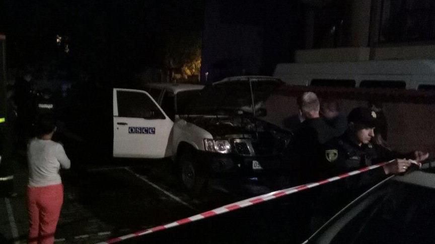Машину ОБСЄ підпалили в Івано-Франківську 