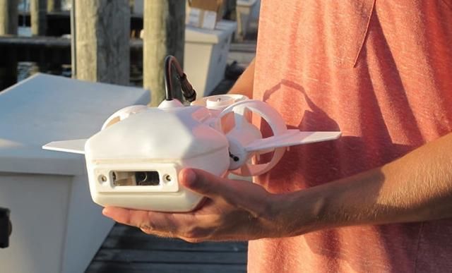 Маленький і дешевий підводний дрон представили у США Маленький і дешевий підводний дрон представили у США