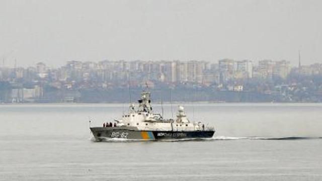Поблизу Криму сталась сутичка між українським та російськими військовими кораблями