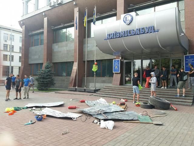 Поліція розігнала мітинг "Азову" під "Київміськбудом"