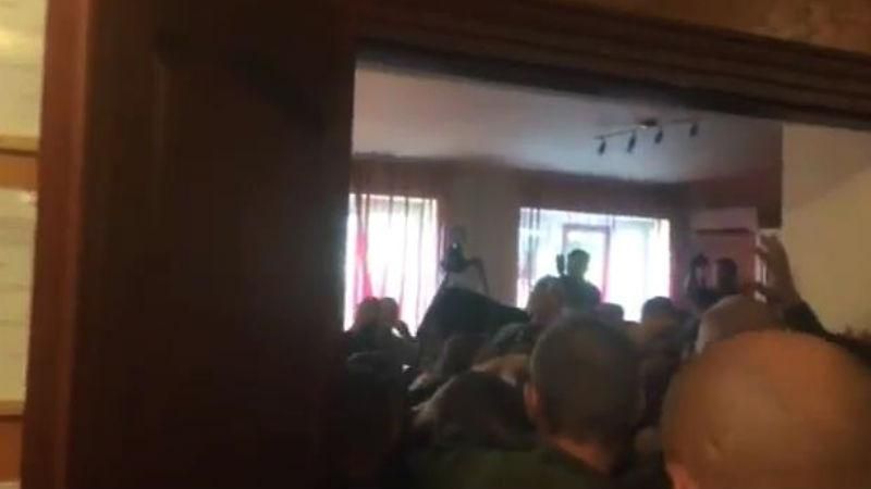 В Мукачево разгорелись беспорядки во время суда над бойцами "Правого сектора"