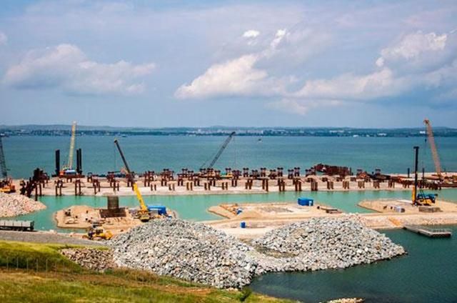 Недобудований міст до Криму захищатимуть російські бойові аквалангісти Недобудований міст до Криму захищатимуть російські бойові аквалангісти