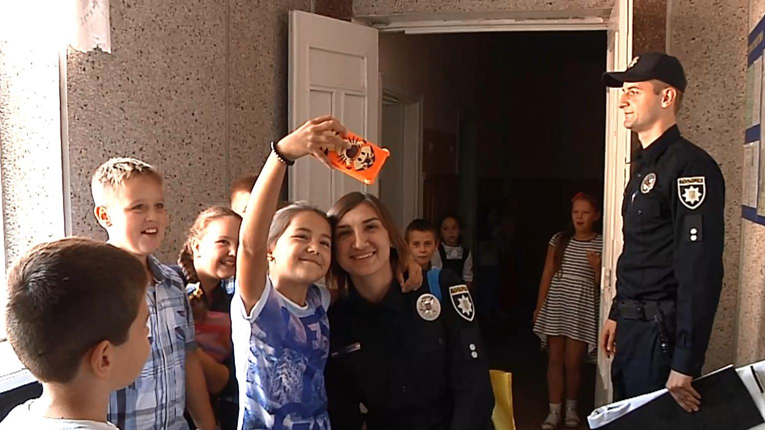 Школьные офицеры: чему франковские копы учают детей