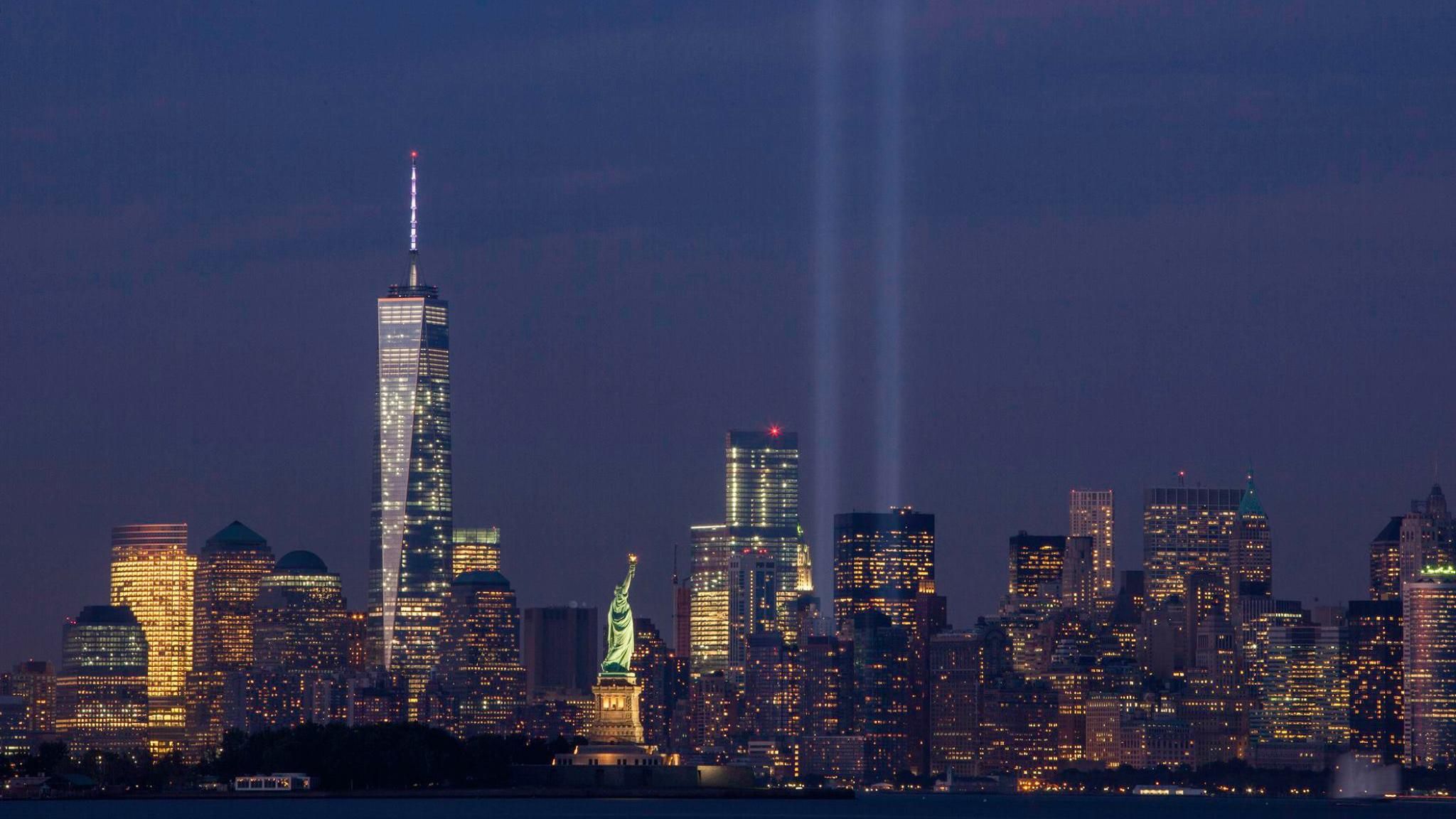 Теракты 11 сентября: США чтит память жертв