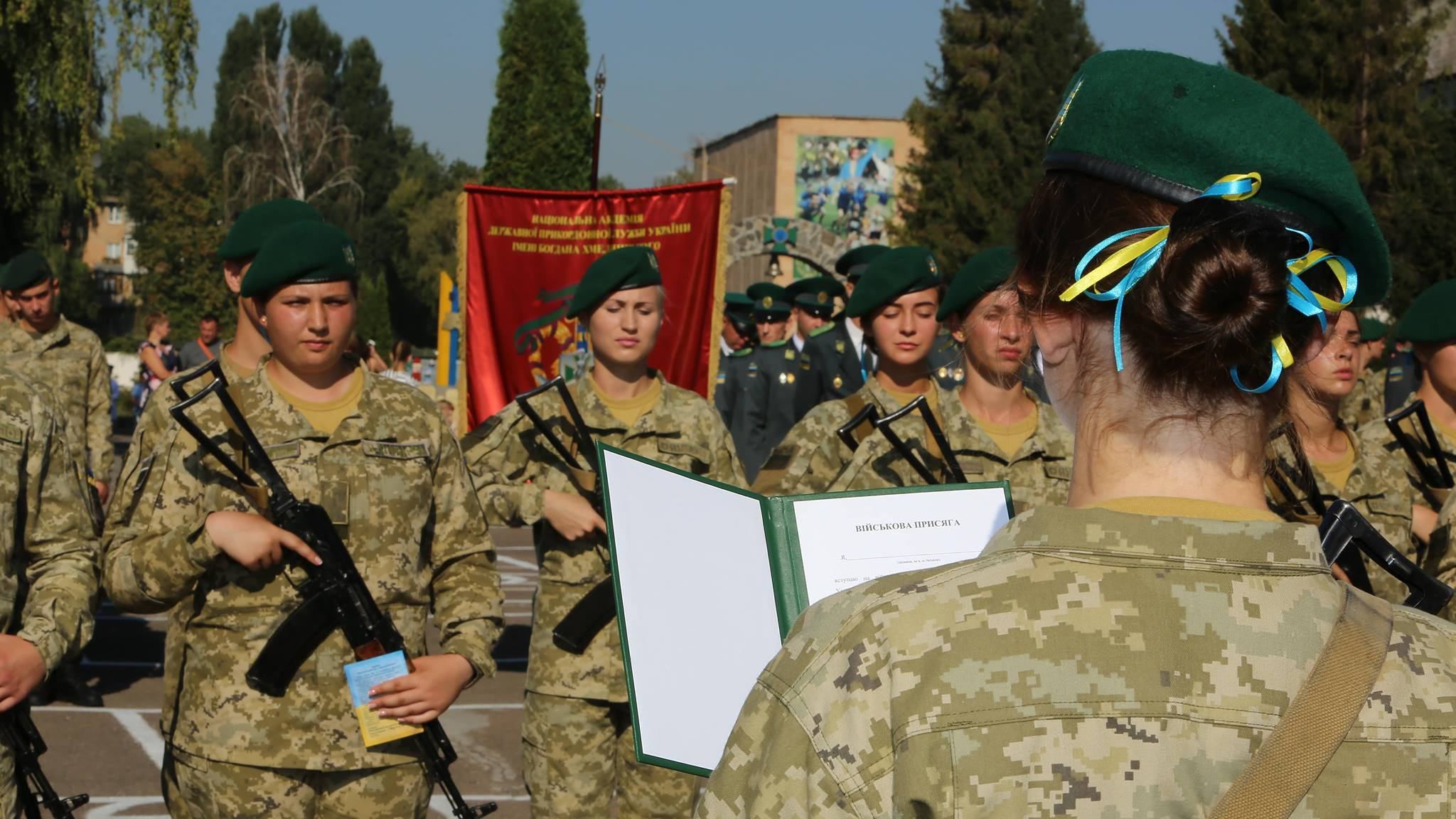 Те, кто первые встречают врага: курсанты-пограничники приняли военную присягу Те, кто первые встречают врага: курсанты-пограничники приняли военную присягу