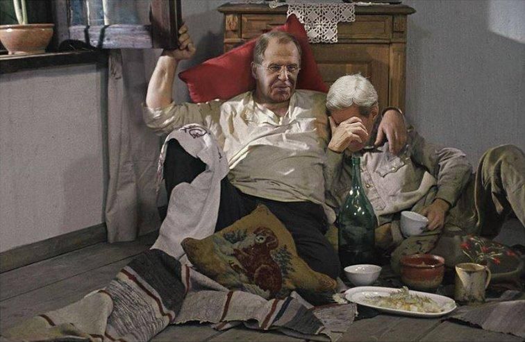 Соцмережі висміяли Лаврова, який прийшов до Керрі з горілкою Соцмережі висміяли Лаврова, який прийшов до Керрі з горілкою