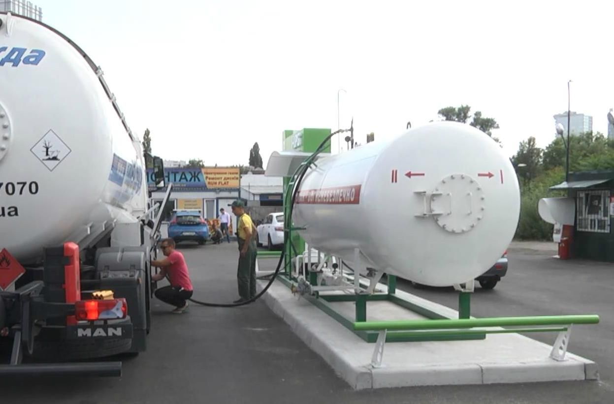 Українські автозаправки вдвічі підняли ціни на блакитне пальне Українські автозаправки вдвічі підняли ціни на блакитне пальне