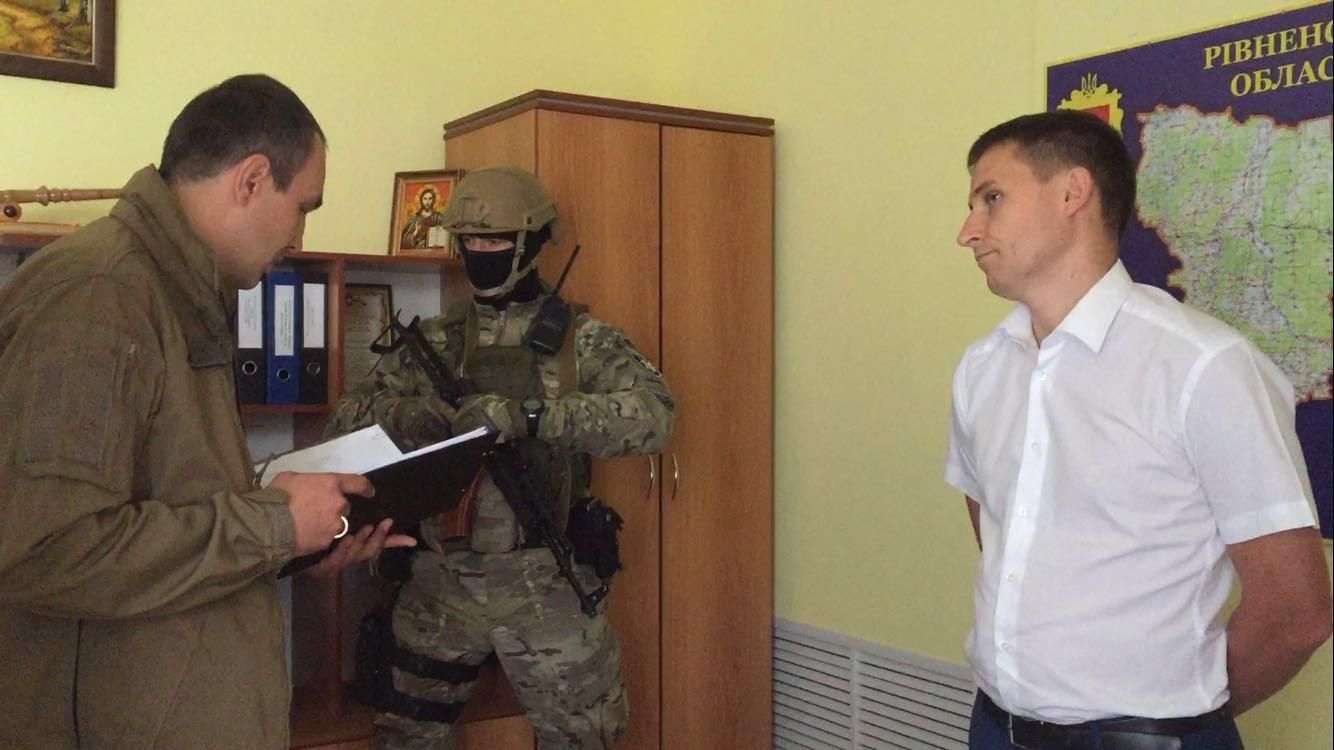 Аваков заявив про ще трьох затриманих у "бурштиновій справі"
