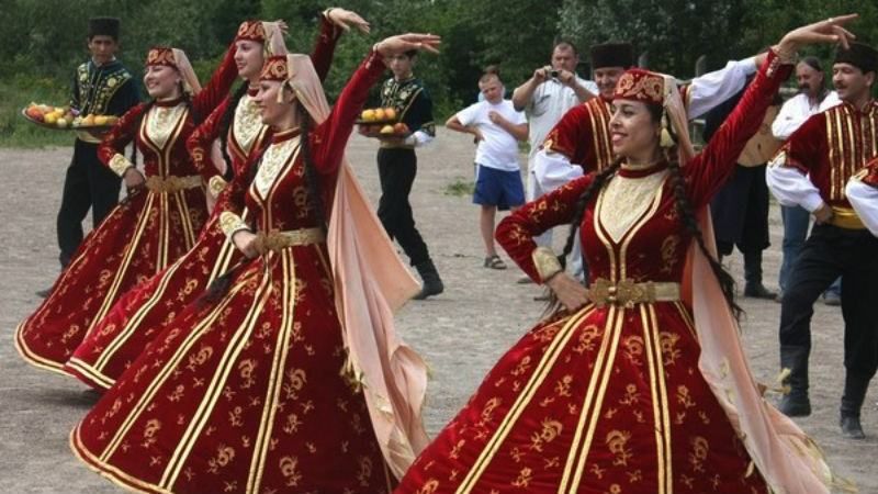 Там, де татарин, там завжди сабантуй: відео з традиційного татарського свята в Запоріжжі