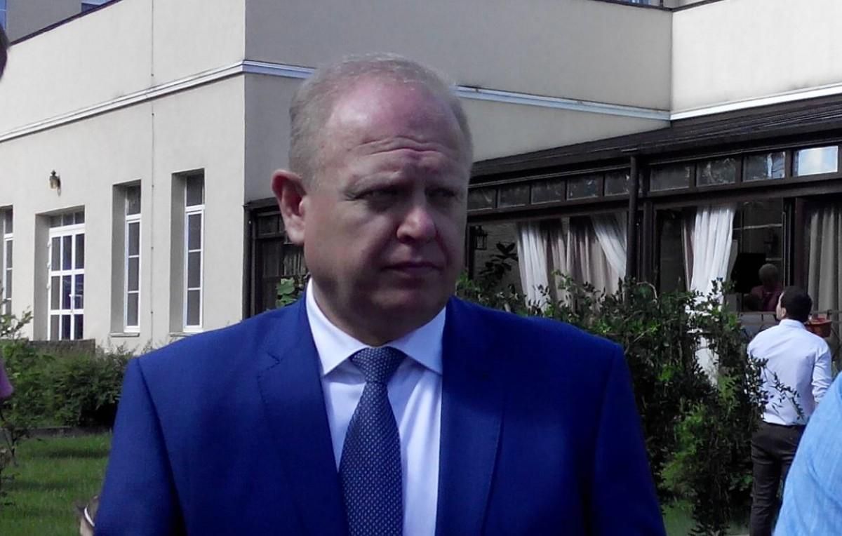 Замглавы КОГА попросил приостановить его полномочия на время служебной проверки
Замглавы КОГА попросил приостановить его полномочия на время служебной проверки