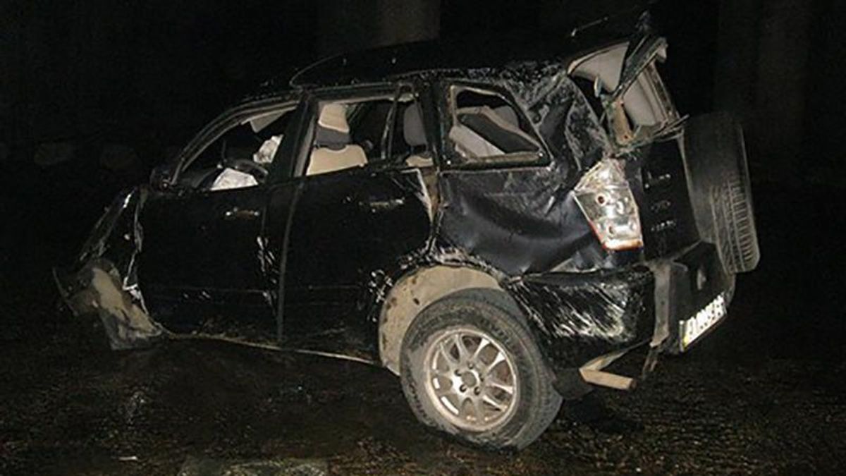 Авто впало з мосту в річку на Івано-Франківщині: є жертви