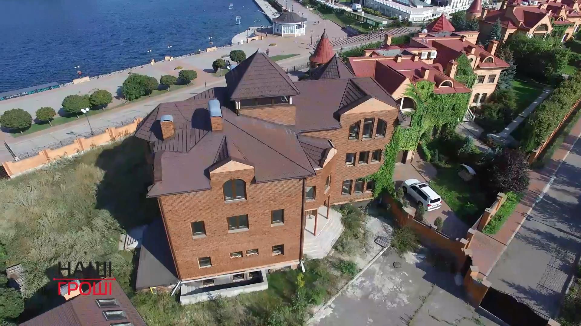 Расследование: кто получил элитную недвижимость Януковича Расследование: кто получил элитную недвижимость Януковича