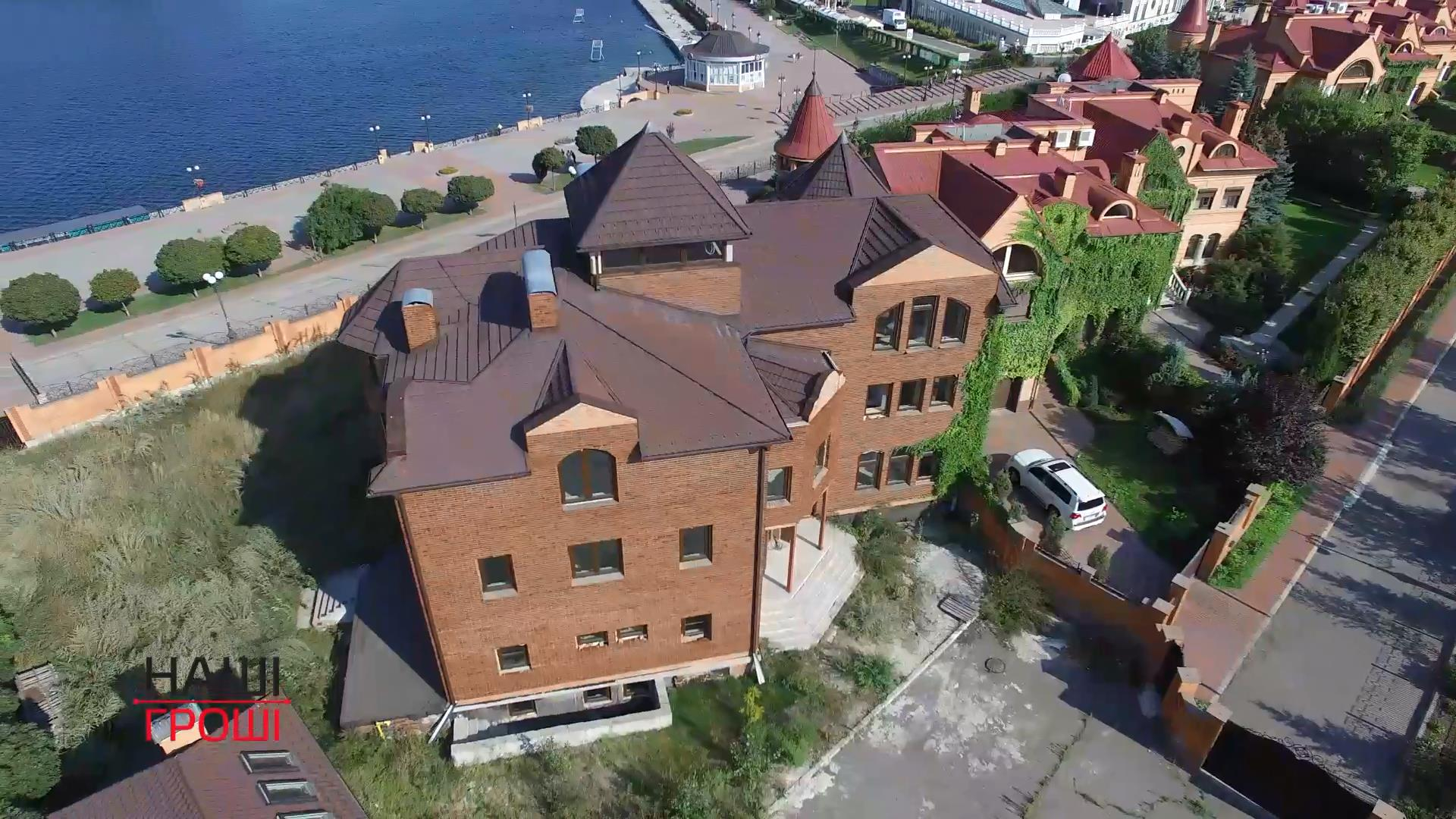 Расследование: кто получил элитную недвижимость Януковича