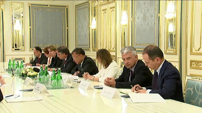 Порошенко призвал мир не признавать российские выборы в Крыму Порошенко призвал мир не признавать российские выборы в Крыму