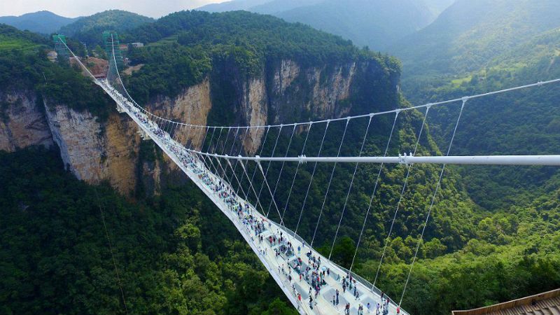 В Китае открыли самый высокий в мире мост: появились невероятные фото В Китае открыли самый высокий в мире мост: появились невероятные фото