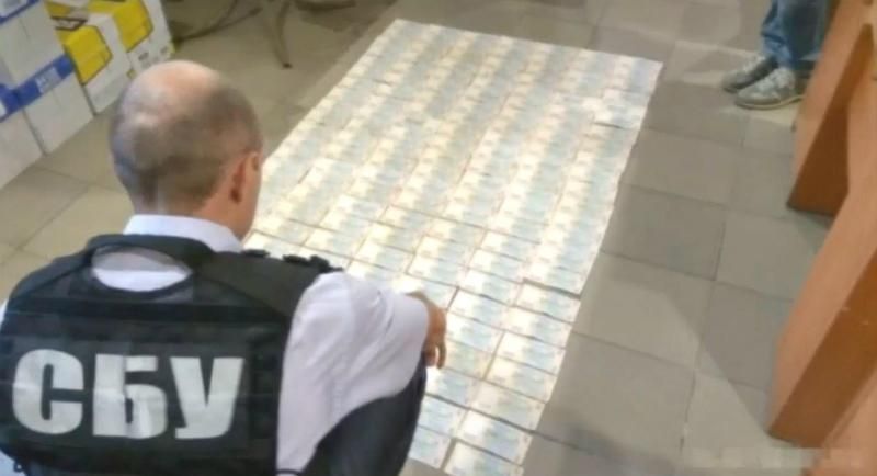 СБУ задержала двух руководителей Государственной фискальной службы на взятках СБУ задержала двух руководителей Государственной фискальной службы на взятках