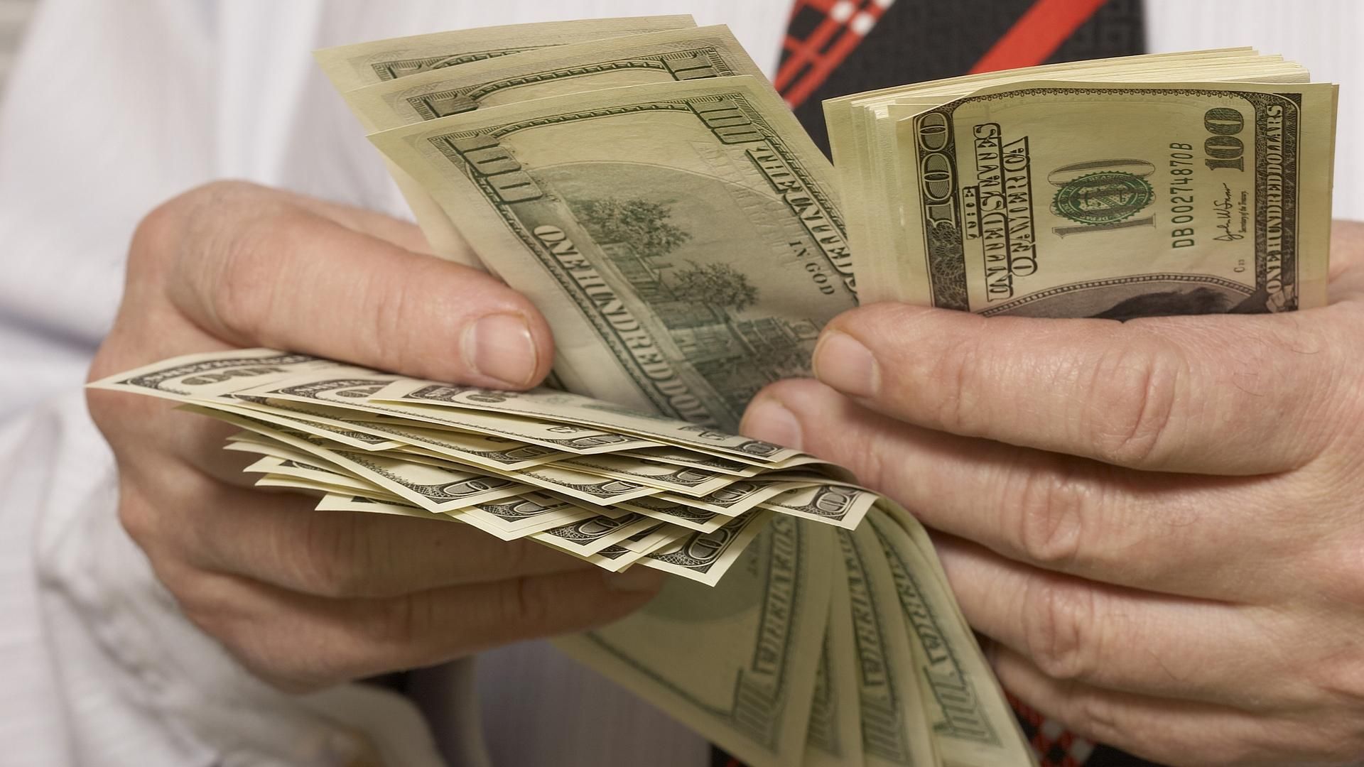 Скільки на ринку України "чорної валюти": вражаючі цифри Скільки на ринку України "чорної валюти": вражаючі цифри