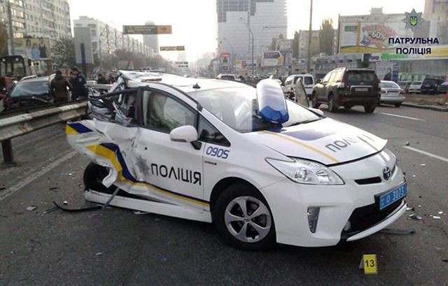 Поліція гналася за п'яним водієм і потрапила в аварію на Рівненщині