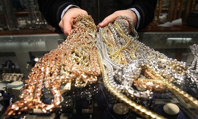 Во Львове грабители вынесли из ювелирного магазина драгоценностей почти на 3 миллиона гривен