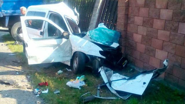 Кривава аварія у Рівному забрала життя двох дітей: фото Кривава аварія у Рівному забрала життя двох дітей: фото