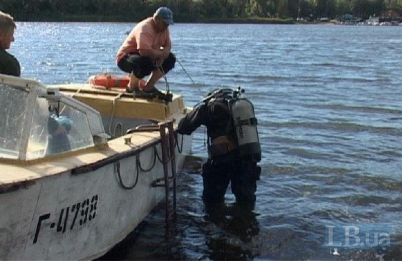 Ныряльщик нашел в Днепре тело женщины