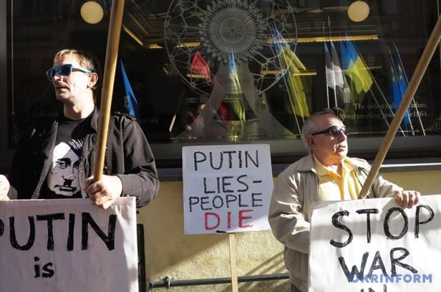 Под посольством России в Эстонии требовали освободить украинских политзаключенных Под посольством России в Эстонии требовали освободить украинских политзаключенных
