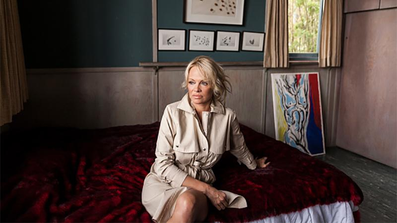 Аппетитная Памела Андерсон снова обнажилась на экране (18+)