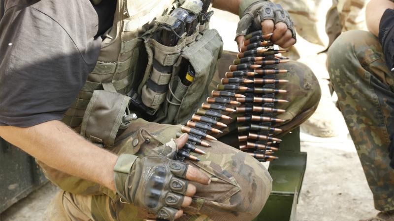 Перемир'ям і не пахне: бойовики після півночі обстріляли українських воїнів Перемир'ям і не пахне: бойовики після півночі обстріляли українських воїнів