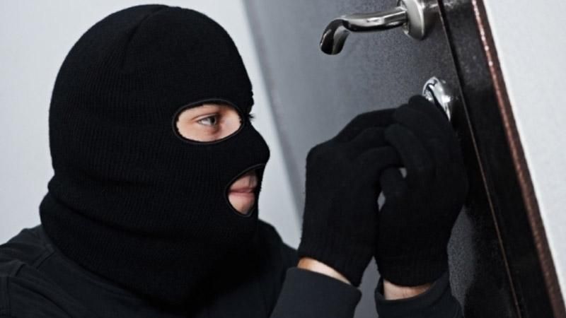 На Прикарпатті затримали злодія, який обкрадав церкви На Прикарпатті затримали злодія, який обкрадав церкви