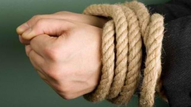 У Києві псевдополіцейські викрали чоловіка і вимагали гроші У Києві псевдополіцейські викрали чоловіка і вимагали гроші