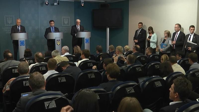 Представители Меркель и Олланда решали, как принести мир на Донбасс Представители Меркель и Олланда решали, как принести мир на Донбасс