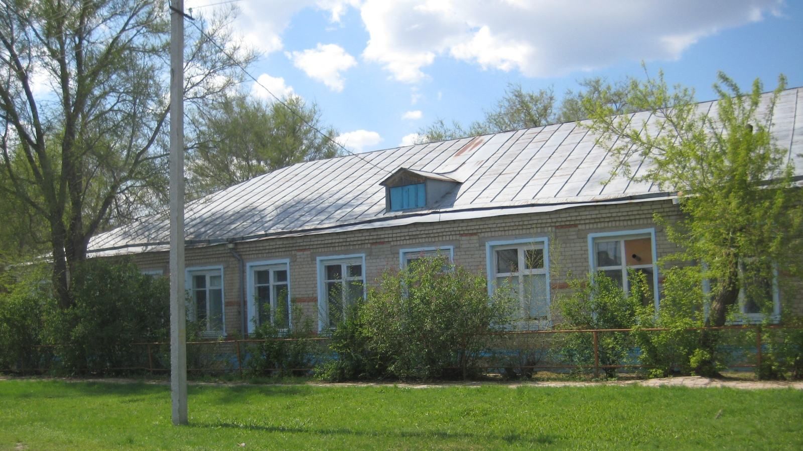 Небезпечну знахідку виявили біля школи на Херсонщині Небезпечну знахідку виявили біля школи на Херсонщині