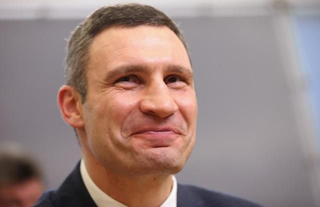 Кличко решил контейнеры для мусора закопать под землю Кличко решил контейнеры для мусора закопать под землю