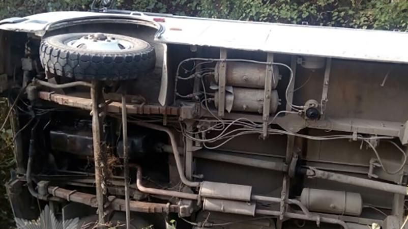 Автобус с людьми перевернулся на Закарпатье: среди пострадавших есть ребенок Автобус с людьми перевернулся на Закарпатье: среди пострадавших есть ребенок