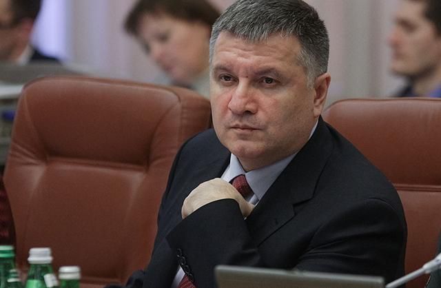 Аваков пообещал вскоре открыть списки аттестованных полицейских