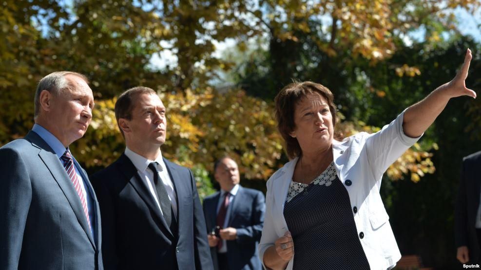 Стало известно, почему Путин и Медведев поехали в Крым Стало известно, почему Путин и Медведев поехали в Крым