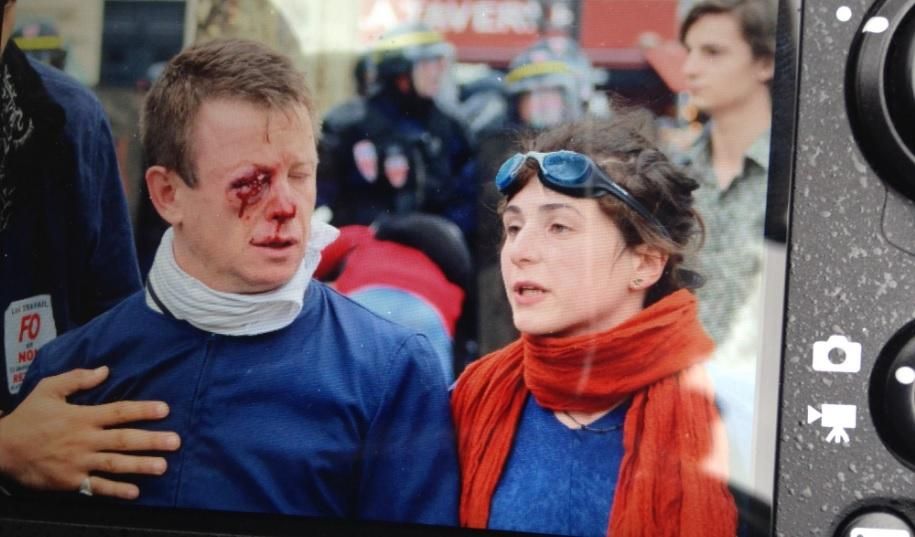 Поліція силою розігнала демонстрантів у Парижі, є постраждалі Поліція силою розігнала демонстрантів у Парижі, є постраждалі