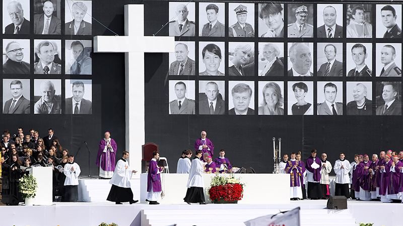 Польща звинуватила Росію у фальсифікації чорних скриньок Смоленської трагедії Польща звинуватила Росію у фальсифікації чорних скриньок Смоленської трагедії