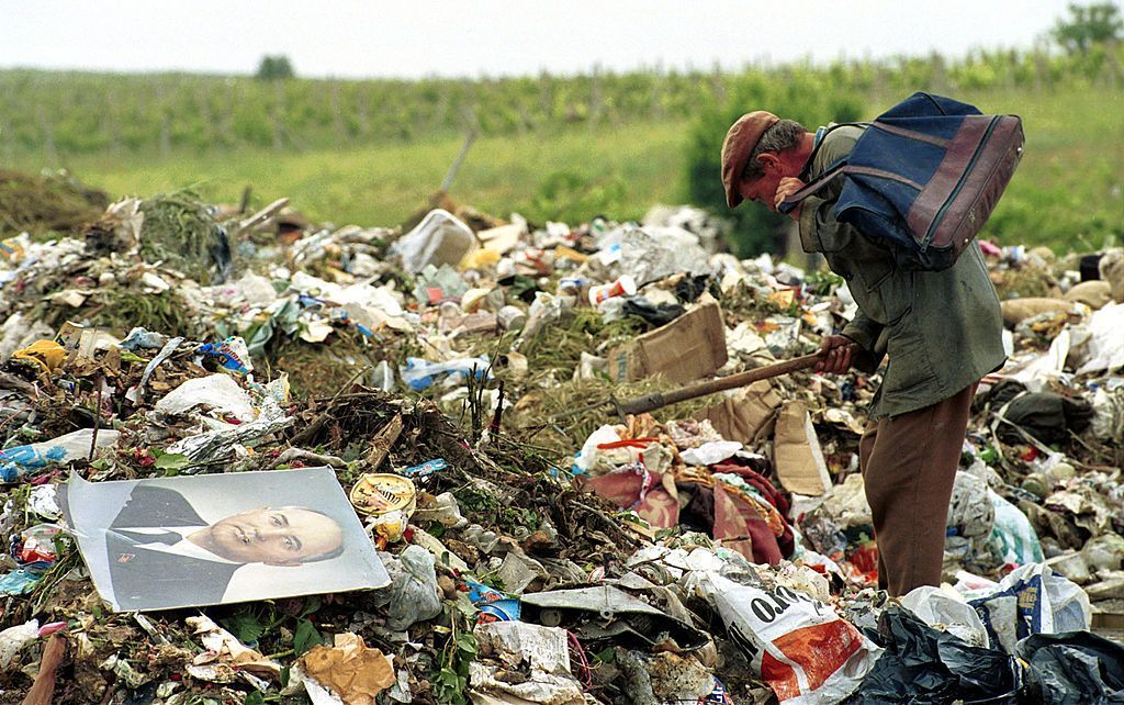На відео зняли, як заповідник у Криму перетворюють на смітник На відео зняли, як заповідник у Криму перетворюють на смітник