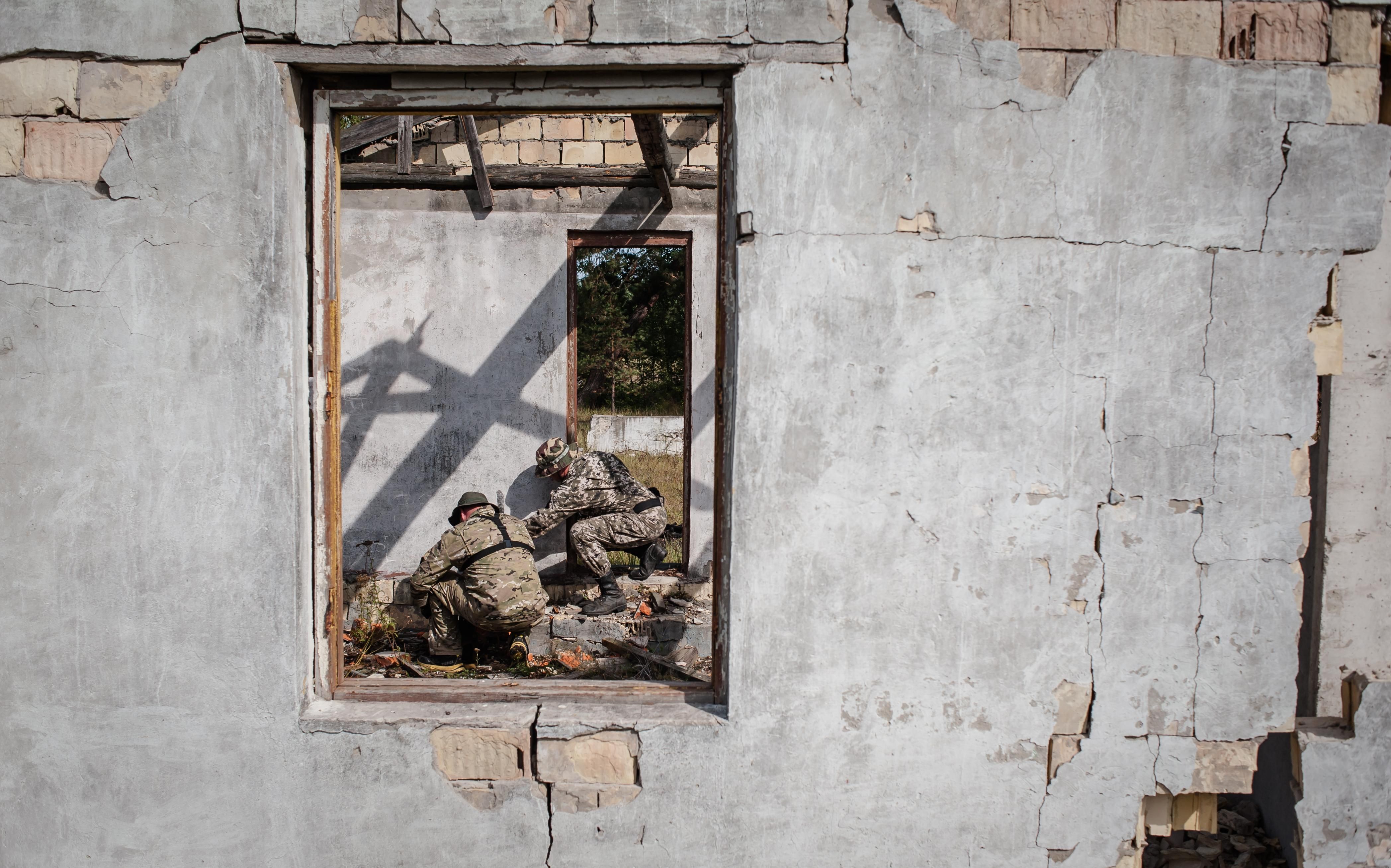 Трое украинских военных ранены в зоне АТО Трое украинских военных ранены в зоне АТО