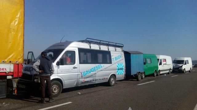 Густой туман стал причиной массовой аварии на международной трассе Густой туман стал причиной массовой аварии на международной трассе