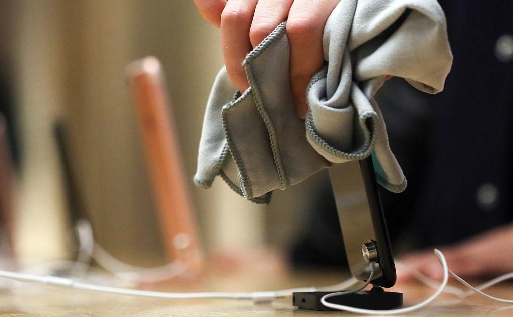 Краш-тест нового iPhone зняли на відео Краш-тест нового iPhone зняли на відео