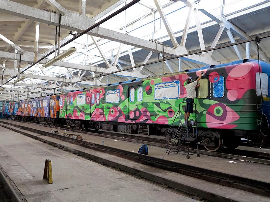 Києвом їздитиме неймовірно яскравий потяг Києвом їздитиме неймовірно яскравий потяг