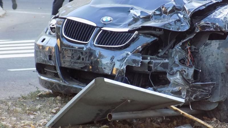 Суд арестовал водителя, который сбил насмерть работников дорожной службы Суд арестовал водителя, который сбил насмерть работников дорожной службы