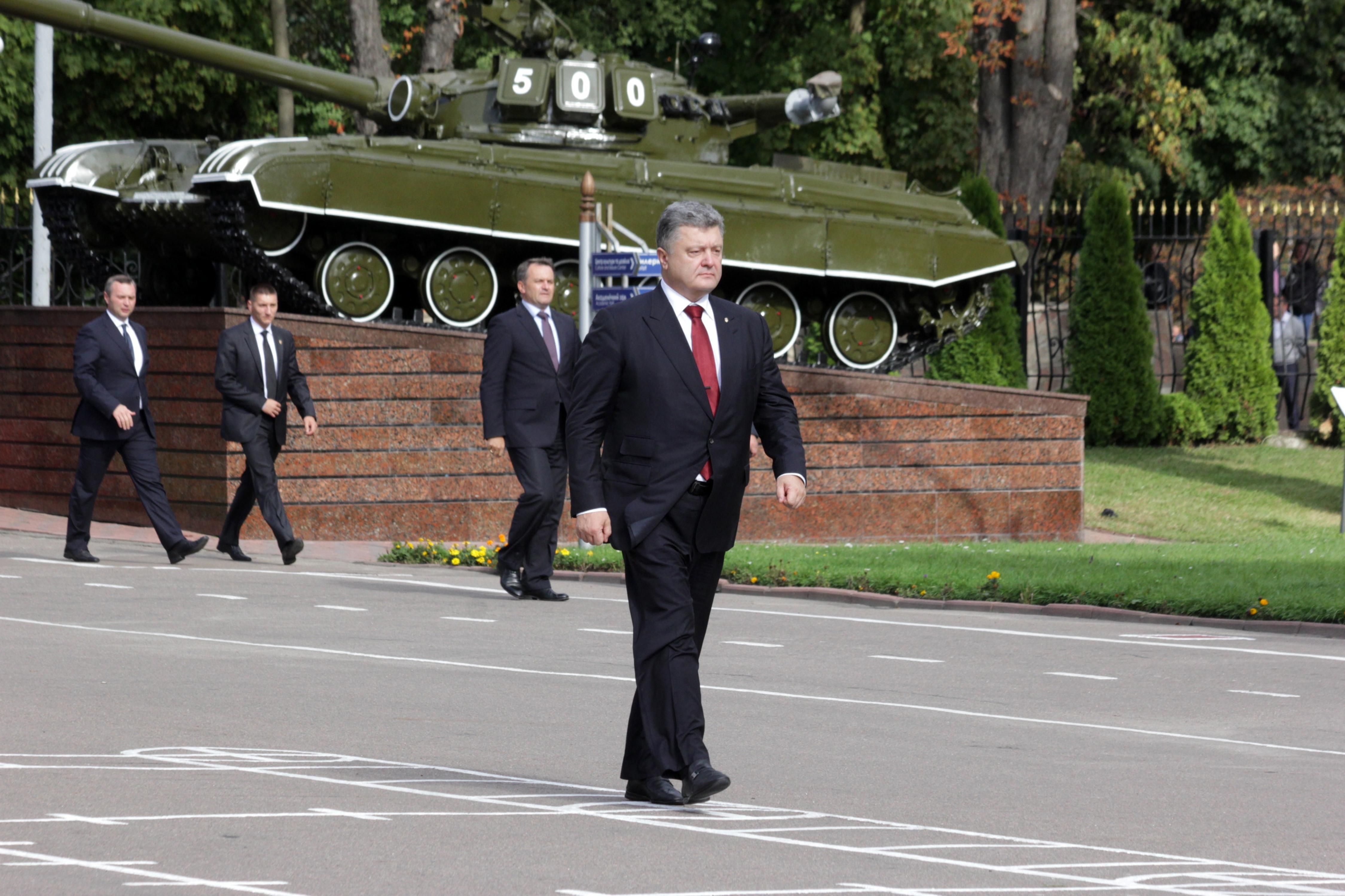 Порошенко дав добро на збільшення військового бюджету Порошенко дав добро на збільшення військового бюджету