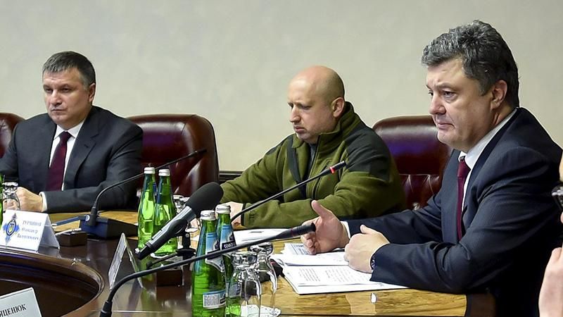 Порошенко сообщил, кто попал под расширенный список санкций